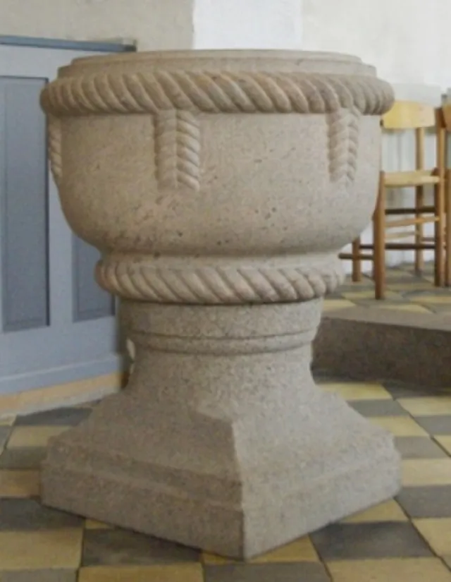 Døbefont foto 1